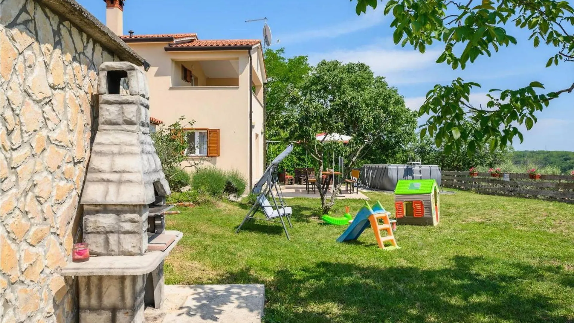 بيت للعطل فيلا House Lucija لابين